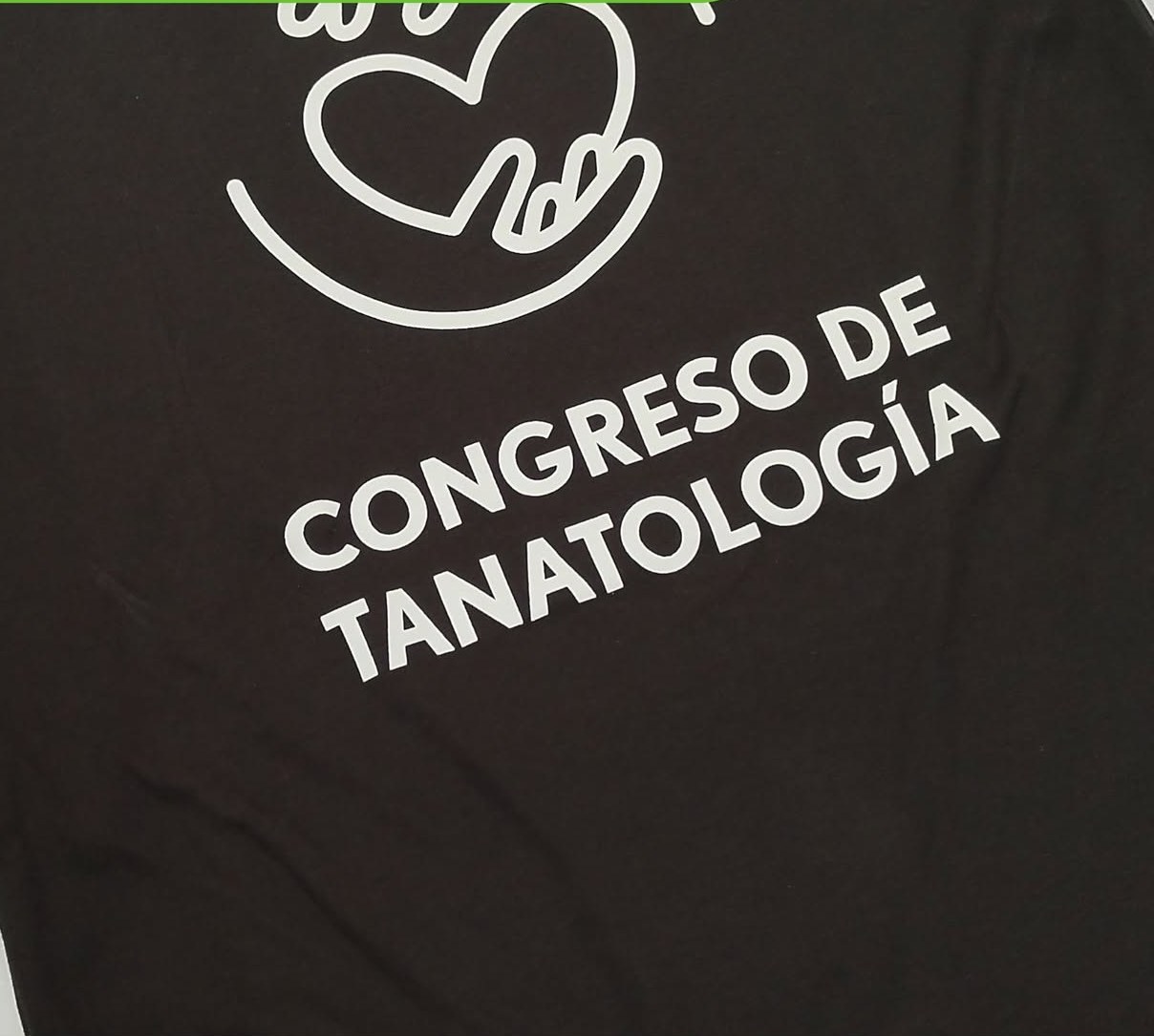 Playera negra estampada con serigrafía – Salto Producciones